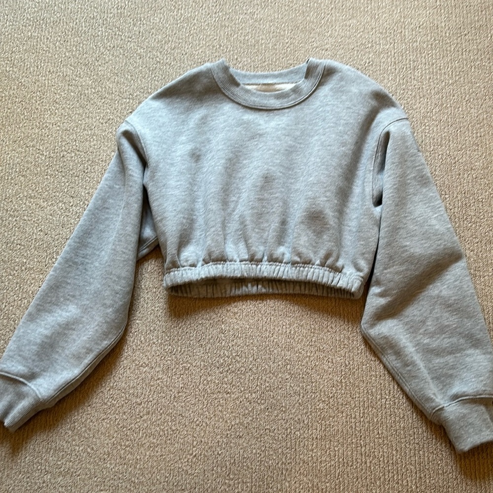 alo cropped heathered grey crew